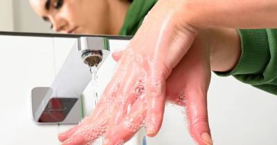 Дерматолог считает опасным частое мытье рук