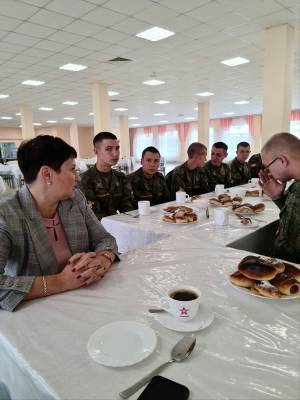 "Женщины России" навестили военнослужащих на Итурупе