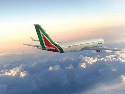 Итальянская авиакомпания Alitalia запускает рейсы, прошедшие тестирование на COVID