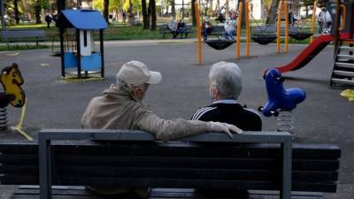 Собянин попросил пожилых москвичей оставаться дома из-за роста заболеваемости COVID