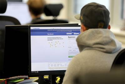 Facebook удалил сотни аккаунтов, связанных с Россией