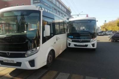 В Уфе столкнулись два автобуса – пострадала пассажирка