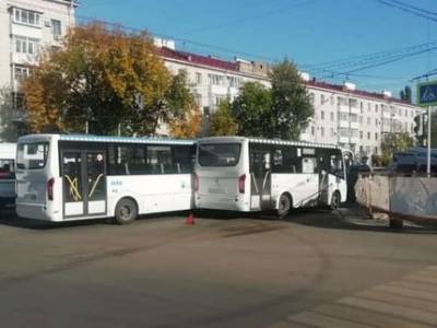 В Уфе в столкновении двух автобусов пострадала пассажирка