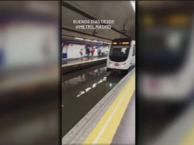 В Мадриде прошел сильный ливень: затопило метро и улицы