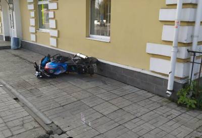 В Твери мотоциклист получил травмы, столкнувшись с легковушкой