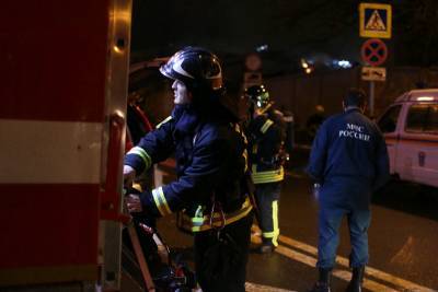 В Смоленске из горящей квартиры эвакуировали человека