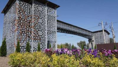 Мост для пешеходов открыли на месте столкновения поезда с автобусом на станции Шамалган