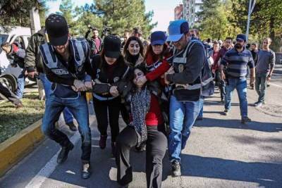 В Турции арестуют десятки курдов после протестов из-за сирийского Кобани