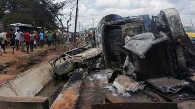 В Нигерии взорвался бензовоз: как минимум 28 погибших