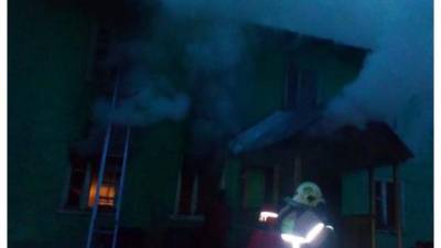 Пострадавшим при пожаре в поселке Березовик Ленобласти пообещали финансовую помощь