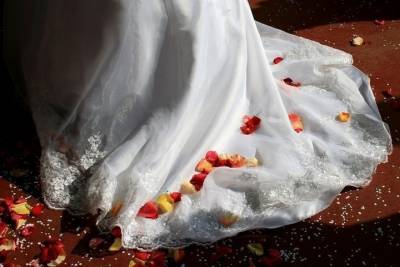 Девушка из Казани сдала на прокат свадебное платье и осталась без денег