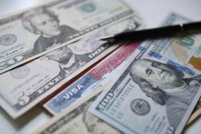 Средневзвешенный курс доллара на ЕТС снизился на 35,85 коп