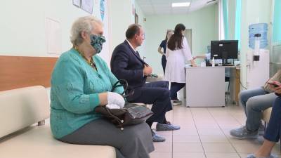 81-летняя медсестра из Москвы испытала на себе вакцину от COVID-19.