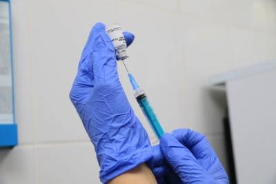 В Минздраве заявили о необходимости включить прививку от COVID в календарь