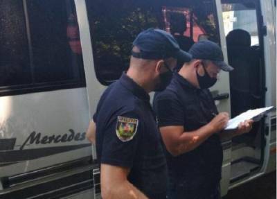 Гигантские очереди выстроились в Одессе, полиция вышла на охоту: "людей просят закрывать..."