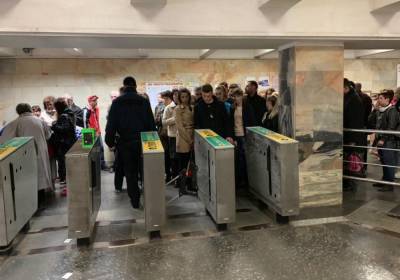 Харьковчане будут по-новому оплачивать проезд в метро, детали: "Достаточно поднести..."