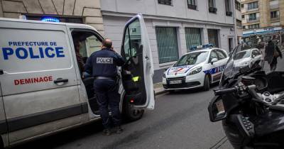 Возле здания бывшей редакции Charlie Hebdo на людей напали с ножом