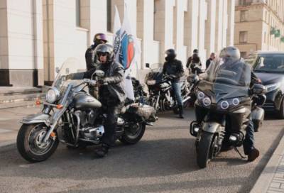 В рамках пробега в честь 75-летия Великой Победы участники мотоклуба "Роснефть" проехали по памятным местам Ленобласти