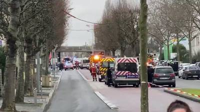 В Париже неизвестный с ножом напал на прохожих