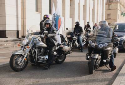 В рамках пробега в честь 75-летия Великой Победы участники мотоклуба "Транснефть" проехали по памятным местам Ленобласти