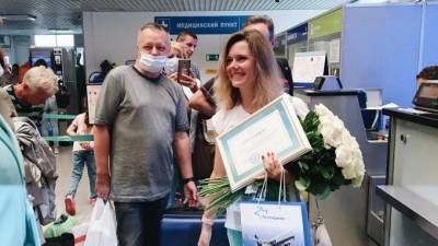 Петербурженка стала 400-тысячным пассажиром аэропорта в Геленджике