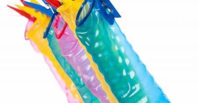 Во Вьетнаме "накрыли" подпольный цех с использованными презервативами. Их продавали повторно