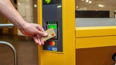 Чтобы не создавать очереди: в метро Харькова вводят оплату проезда банковскими картами