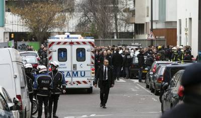 В Париже задержали налетчика, ранившего людей у здания Charlie Hebdo
