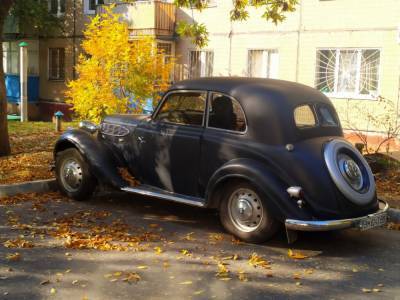 «Черный бумер»: в Киеве заметили BMW 1947 выпуска