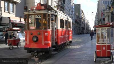 Трамвай снес автобус с туристами в Турции