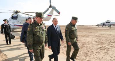 Путин и Шойгу на вертолете прибыли на учения "Кавказ-2020"