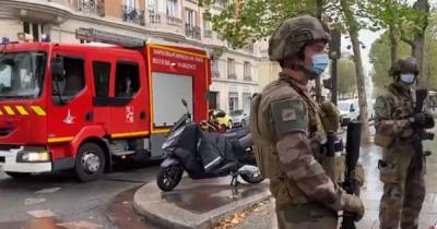Нападение на людей с ножом в Париже расследуется как теракт