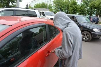 Череповчанин так стремился уехать из села, что угнал сразу два автомобиля (фото)