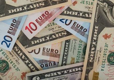 Курс евро превысил 90 рублей впервые за четыре года