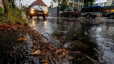 Проливные дожди и даже первый снег: холодный фронт принесет в Германию осень