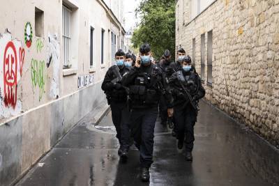 Задержанный у здания Charlie Hebdo признался в нападении на прохожих
