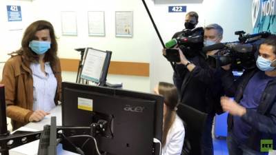 Иностранные сотрудники RT прошли медосмотр для участия в исследовании российской вакцины от коронавируса