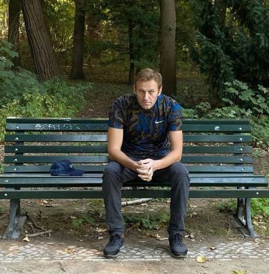 Навальный "отравил сам себя", тайная инаугурация "батьки", Нобель для Путина, бананы могут подорожать. Чем запомнилась неделя?