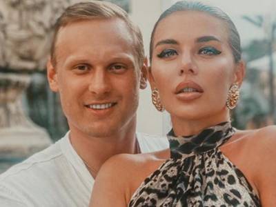 «В эротическом белье и чулках»: Седокова взбудоражила Сеть свадебным снимком с мужем
