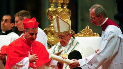 В Ватикане отставка кардинала Беччиу из близкого окружения папы