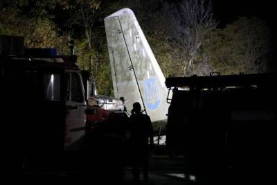 В катастрофе военного самолета на Украине погибли 22 человека