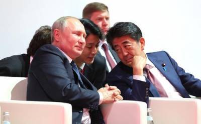 Экс-премье Японии Синдзо Абэ назвал факторы, ставшие препятствиями для заключения мирного договора с Россией