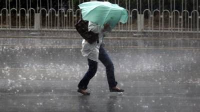 Дожди с грозами, сильный ветер и град: ГСЧС предупредила об осложнении погодных условий
