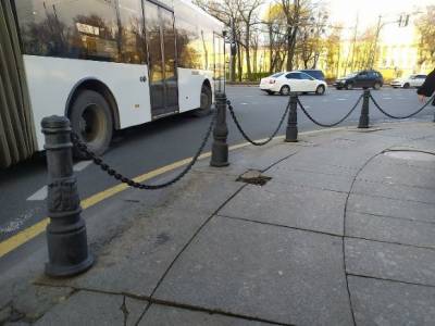 В Петербурге машина с мертвым водителем протаранила автобус с пассажирами (видео)