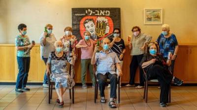 В доме престарелых в Тель-Авиве открыли паб с танцами