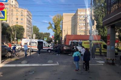 На Шелковичной столкнулись три автомобиля, пострадали женщина и ребенок