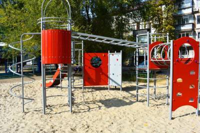 Новые площадки для детей и занятий спортом появляются в липецких дворах
