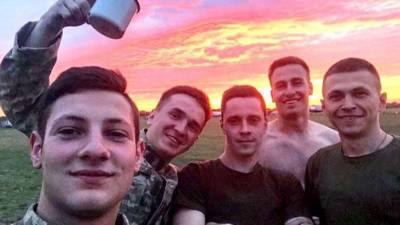 «Вечного полета, братья»: как выглядели молодые курсанты, погибшие в авиакатастрофе под Харьковом