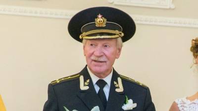 90-летний Иван Краско произвел почетный полуденный выстрел в Петербурге