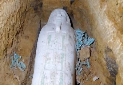 Археологи раскопали древнеегипетский "царский" саркофаг с рисунками и иероглифами (фото)
